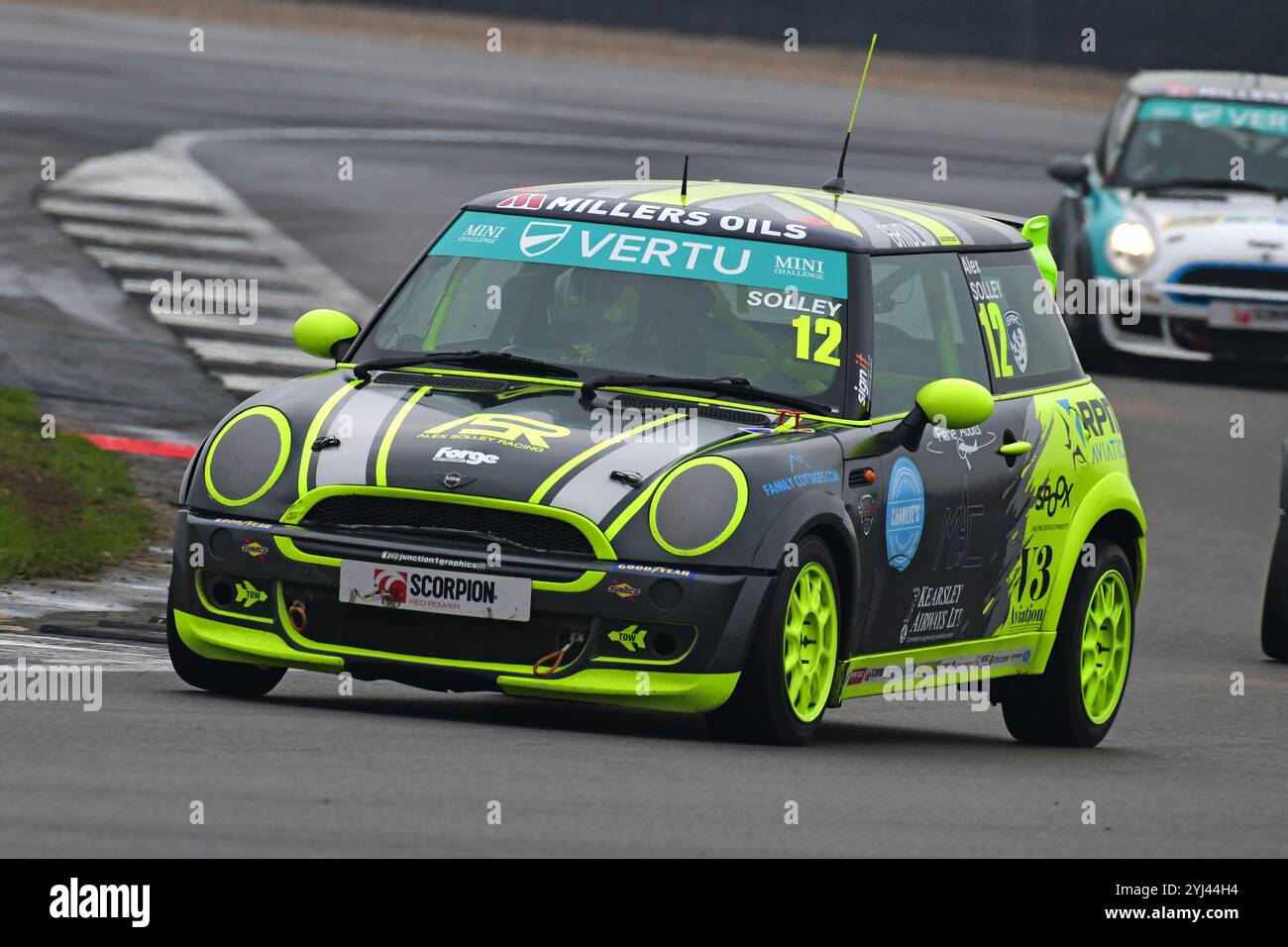 Alex Solley, Graves Motorsport, MINI Cooper, Vertu MINI Challenge Trophy 2024, gare di 20 minuti, gare monomarca, auto basate sulla R50 MINI C. Foto Stock