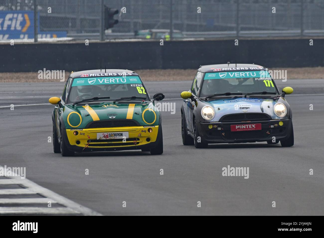 Alex Keens, MINI Cooper, Graves Motorsport, Leo Purches, MINI Cooper, Graves Motorsport, Vertu MINI Challenge Trophy 2024, gare di 20 minuti, singolo mar Foto Stock