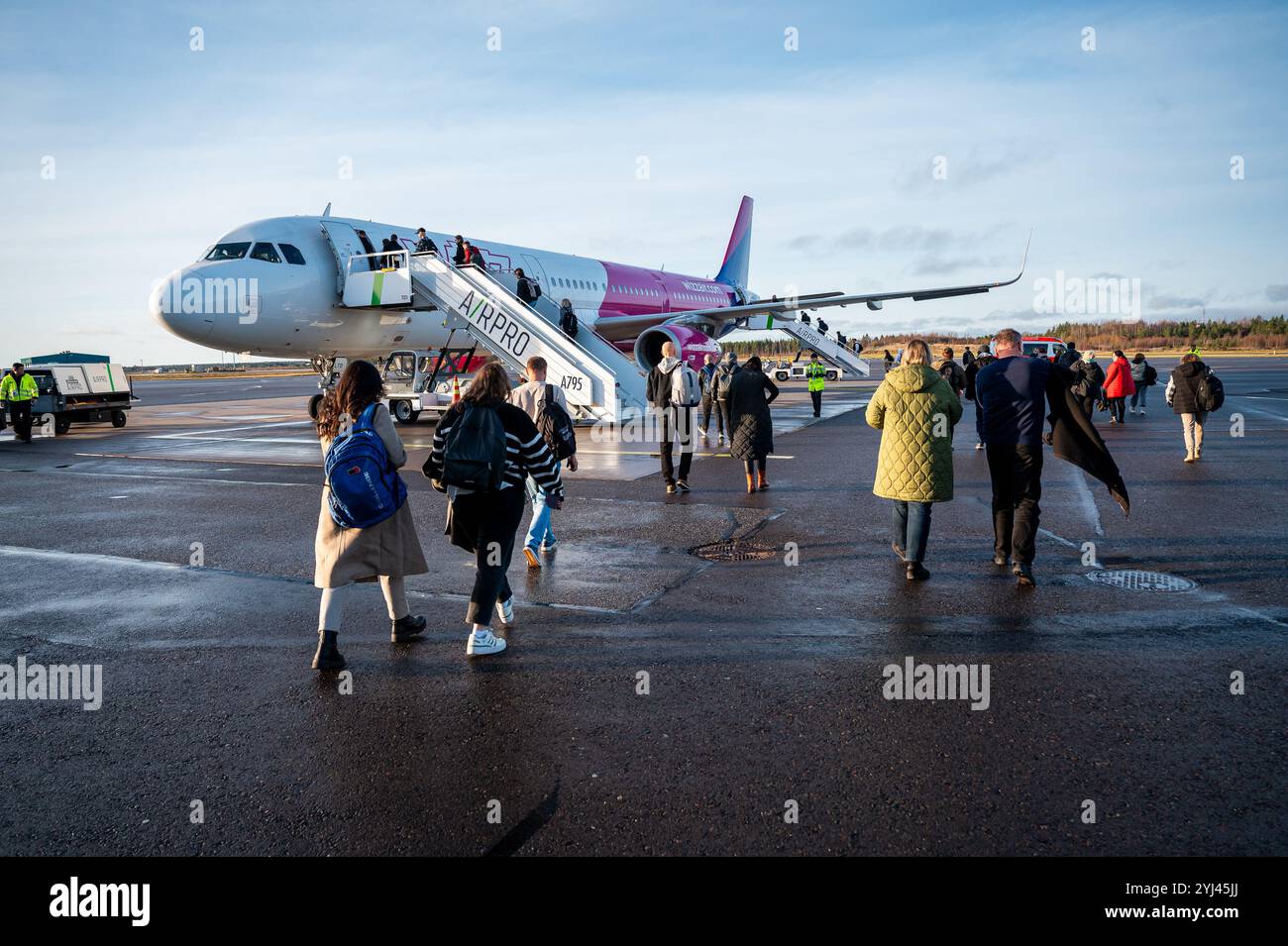 Turku, Finlandia. 7 novembre 2024. Si è visto entrare negli aerei Wizzair da Turku, Finlandia, a Danzica, Polonia, all'aeroporto. (Credit Image: © Mateusz Slodkowski/SOPA Images via ZUMA Press Wire) SOLO PER USO EDITORIALE! Non per USO commerciale! Foto Stock