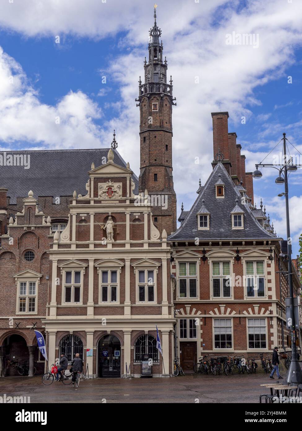 Municipio di Haarlem (Stadhuis Haarlem) sul Grote Markt nel centro della città vecchia, Haarlem, Olanda settentrionale, Paesi Bassi Foto Stock