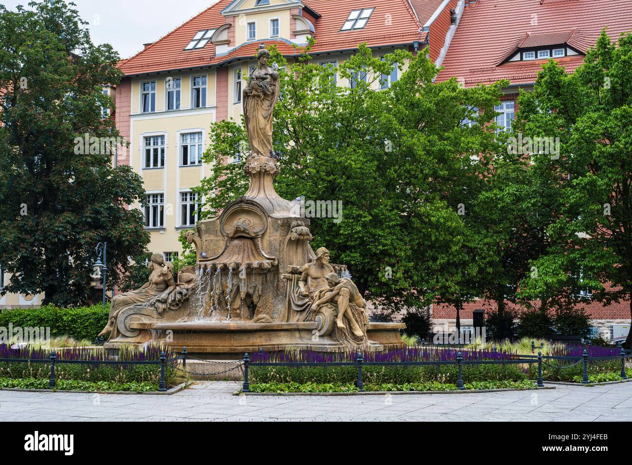 Ceresbrunnen Opole, Woiwodschaft Opole, Polen Ceresbrunnen des Bildhauers Edmund Gomansky auf dem Ignacy-Daszynski-Platz in Oppeln Opole, Woiwodschaft Opole, Polen. Foto Stock