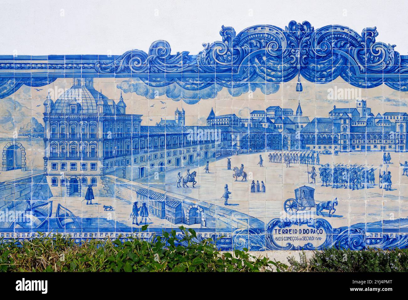 Giardino di Santa Luzia o Giardino di Julio de Castilho con piastrelle dipinte di azulejos che rappresentano la Praca do Comercio, Lisbona, Portogallo Foto Stock