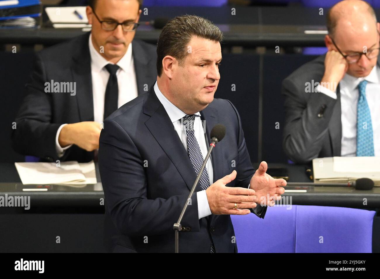 Berlino, Germania. 13 novembre 2024. Hubertus Heil (SPD), ministro federale del lavoro, parla durante un'inchiesta governativa nel Bundestag. Crediti: Anna Ross/dpa/Alamy Live News Foto Stock