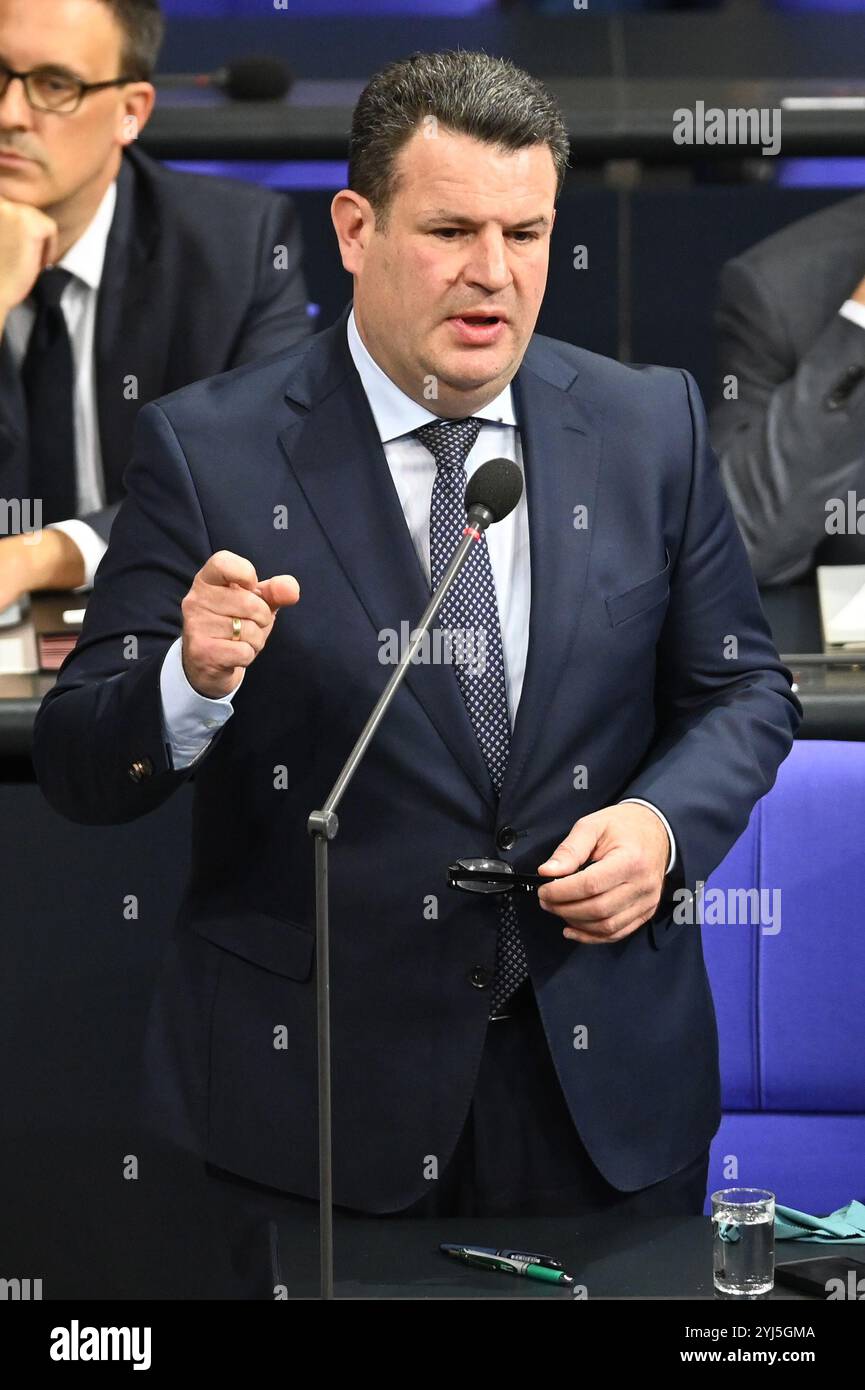 Berlino, Germania. 13 novembre 2024. Hubertus Heil (SPD), ministro federale del lavoro, parla durante un'inchiesta governativa nel Bundestag. Crediti: Anna Ross/dpa/Alamy Live News Foto Stock