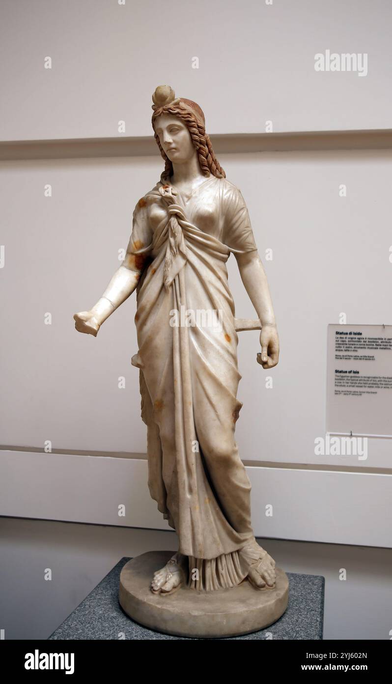 Culto delle divinità egiziane Iside. Statua. Roma, via porta Latina. Fine II-inizio III secolo d.C. Museo nazionale romano. Bagni di Diocleziano. Roma. Italia. Foto Stock
