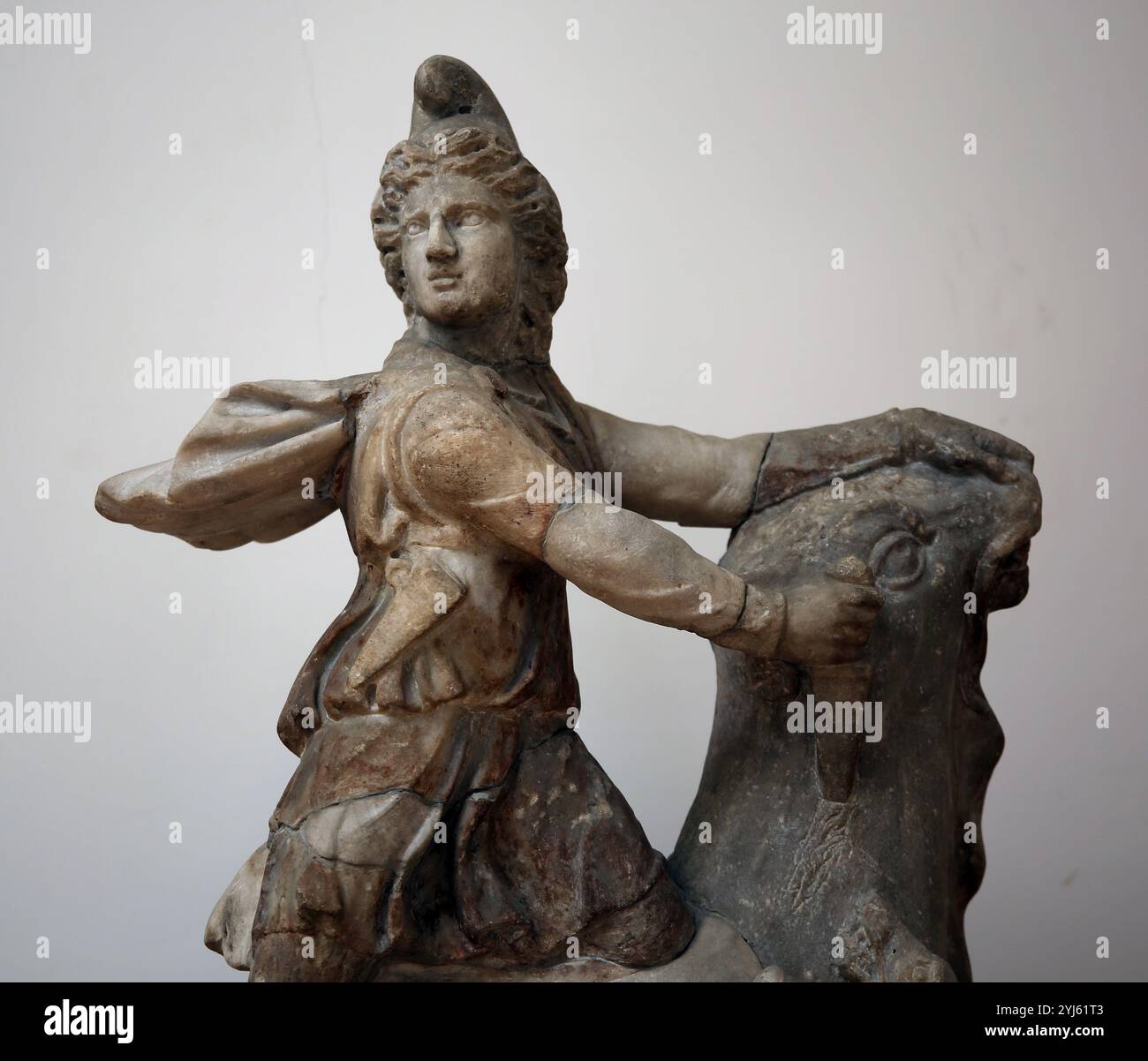 Statua del dio Mitra che uccide il toro con cane, serpente e scorpione. Provenienza sconosciuta. 4° d.C. Italia. Museo nazionale romano. Roma. Italia. Foto Stock