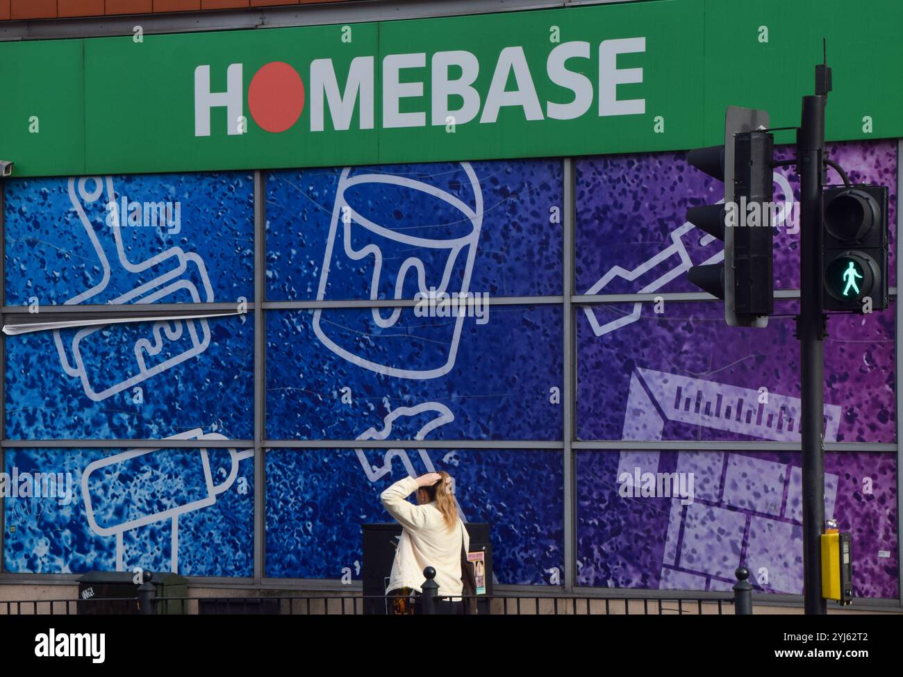 Londra, Regno Unito. 13 novembre 2024. Vista esterna di un negozio Homebase nel nord di Londra. Credito: Vuk Valcic/Alamy Foto Stock