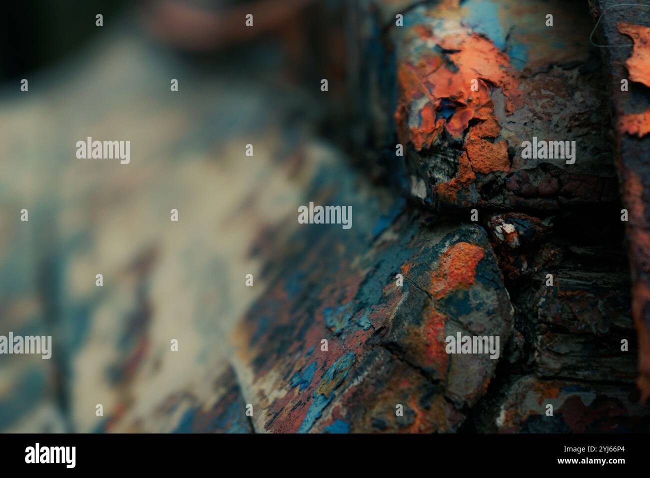madera pintura descascarada Foto Stock