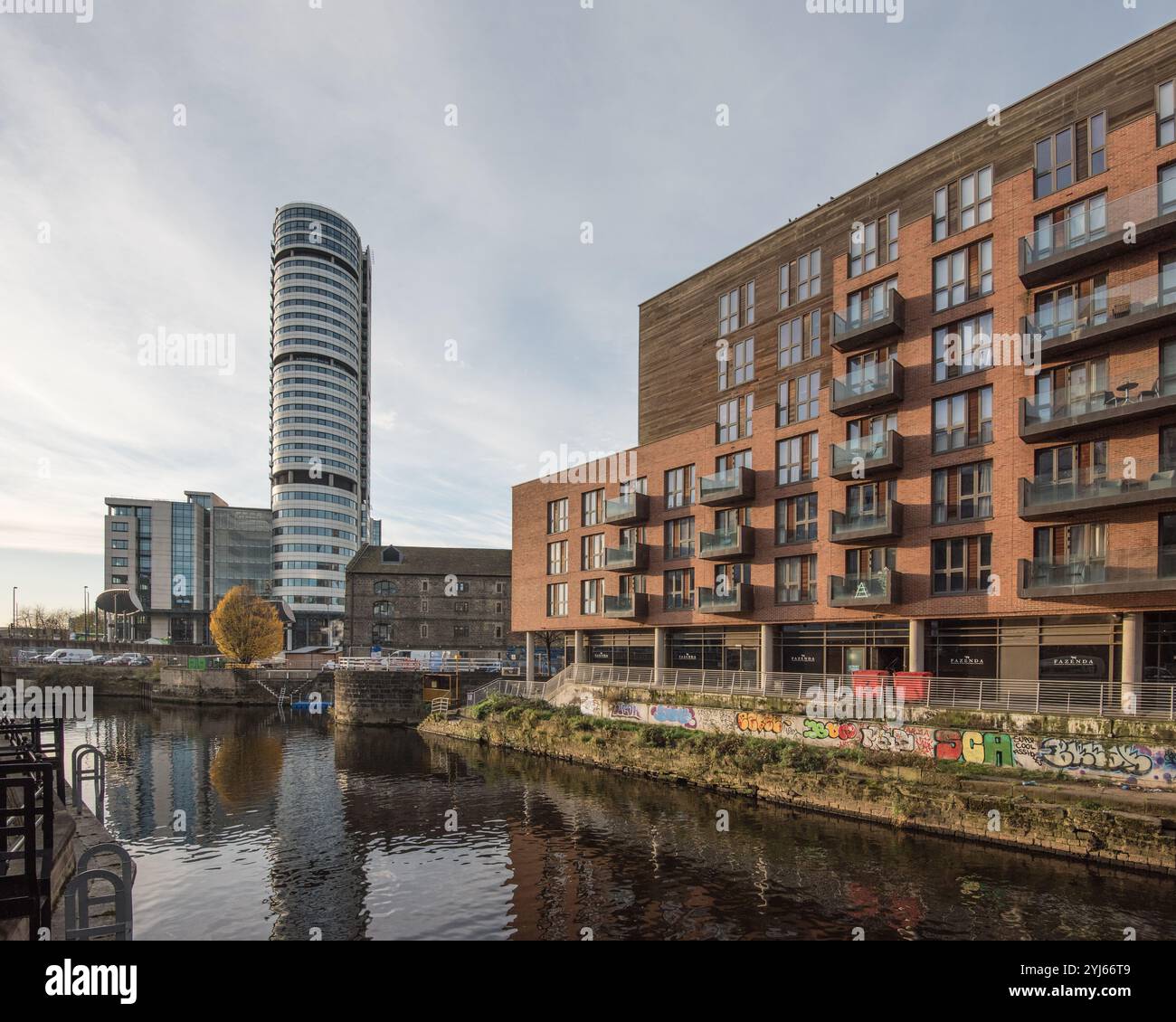 Bridgewater Place, Leeds, alias The Dalek, è un grattacielo per uffici e residenziali. Era l'edificio più alto al momento della sua costruzione nel settembre 2005 Foto Stock