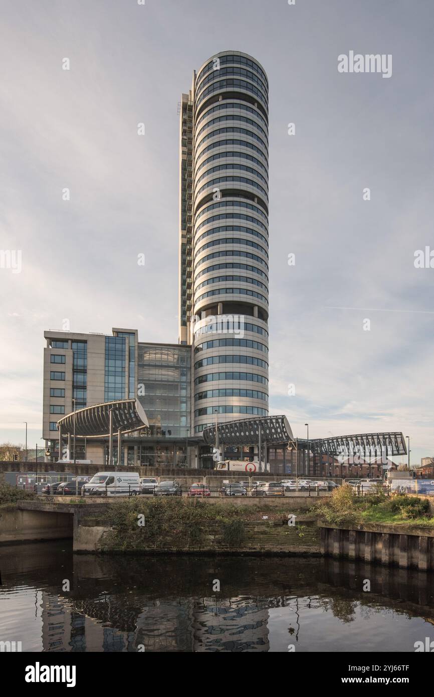 Bridgewater Place, Leeds, alias The Dalek, è un grattacielo per uffici e residenziali. Era l'edificio più alto al momento della sua costruzione nel settembre 2005 Foto Stock
