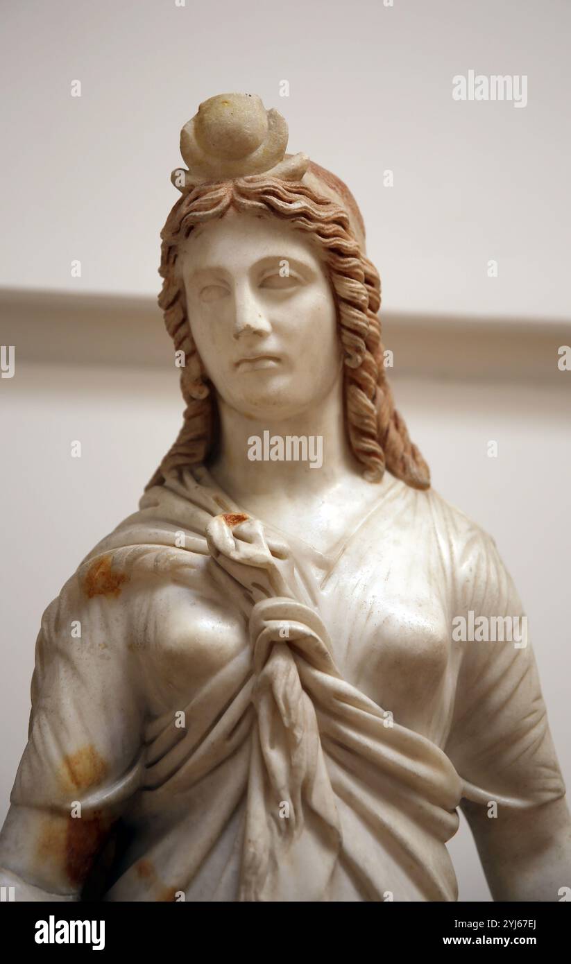 Culto delle divinità egiziane Iside. Statua. Roma, via porta Latina. Fine II-inizio III secolo d.C. Museo nazionale romano. Bagni di Diocleziano. Roma. Italia. Foto Stock