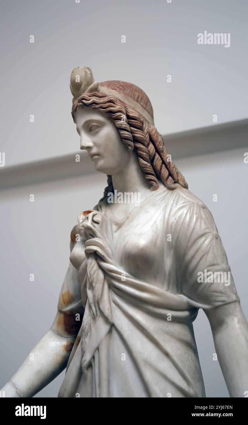 Culto delle divinità egiziane Iside. Statua. Roma, via porta Latina. Fine II-inizio III secolo d.C. Museo nazionale romano. Bagni di Diocleziano. Roma. Italia. Foto Stock