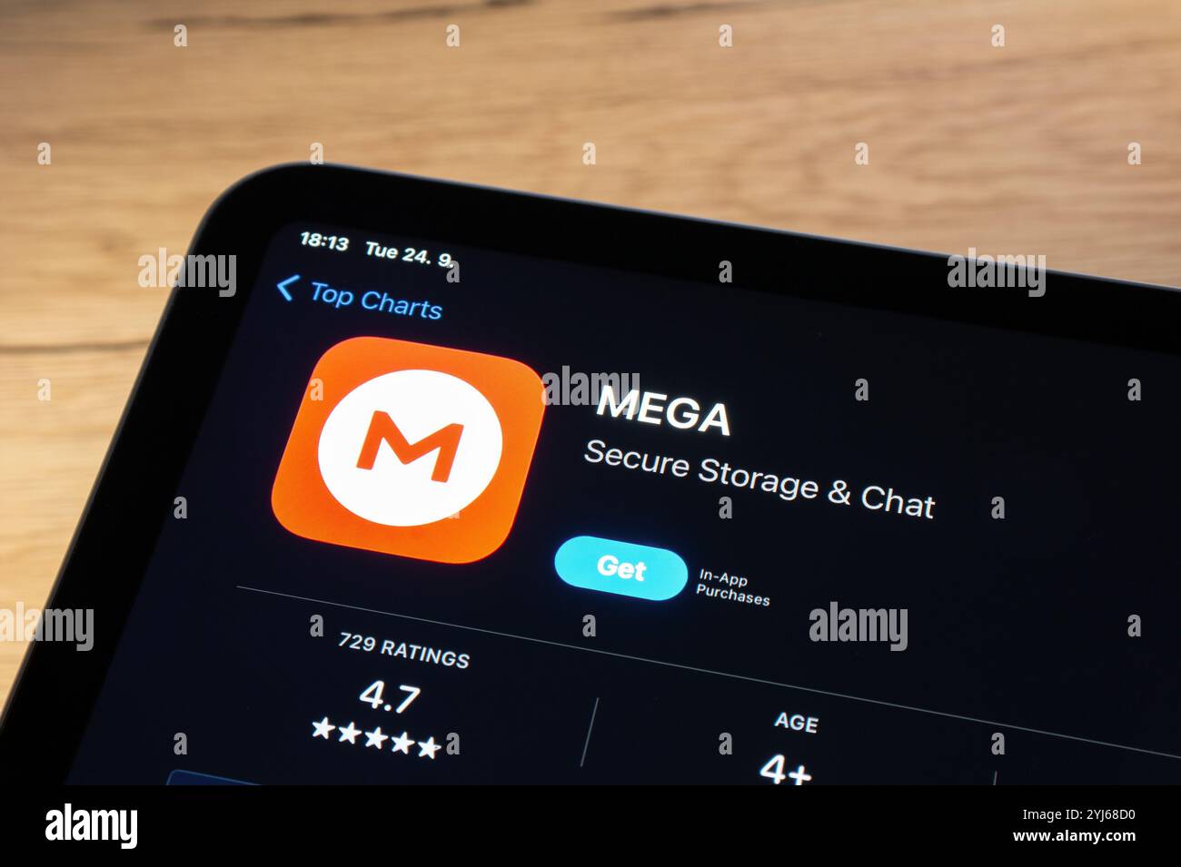 OSTRAVA, CECHIA - 24 SETTEMBRE 2024: App store con applicazione mobile Mega, archiviazione sicura e chat da installare Foto Stock