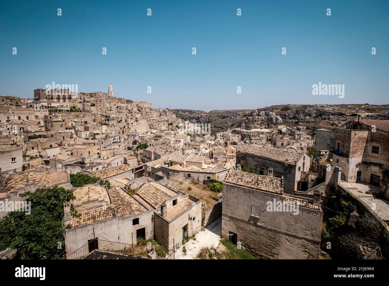 Antica città di Matera (Sassi di Matera) in una splendida giornata estiva, Basilicata, Italia meridionale. Foto Stock