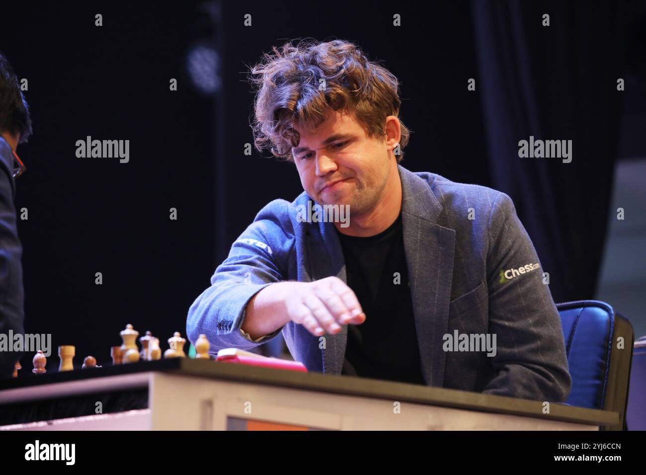 Kolkata, Bengala Occidentale, India. 13 novembre 2024. Il norvegese MAGNUS CARLSEN, grande maestro di scacchi e cinque volte campione del mondo di scacchi, il cinque volte campione in carica del mondo di scacchi rapidi, il sette volte campione in carica del mondo di scacchi Blitz e il campione in carica della Coppa del mondo di scacchi giocano il primo giorno del sesto torneo Tata Steel Chess India Rapid & Blitz Chess con R. Praggnanandhaa. (Immagine di credito: © Rupak De Chowdhuri/ZUMA Press Wire) SOLO PER USO EDITORIALE! Non per USO commerciale! Foto Stock