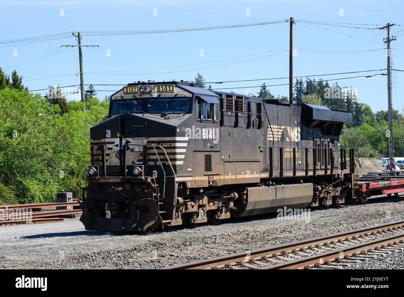 Stanwood, WA, USA - 10 maggio 2024; locomotiva merci Norfolk Southern con logo e marchio Foto Stock