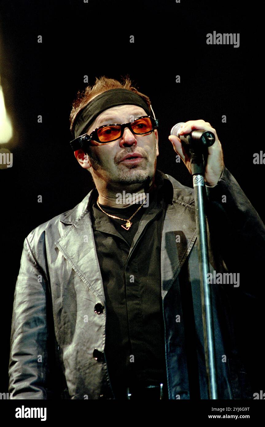 Varese Italia 19/09/1999: Vasco Rossi, cantante italiano, durante il concerto dal vivo all'Ippodromo Foto Stock