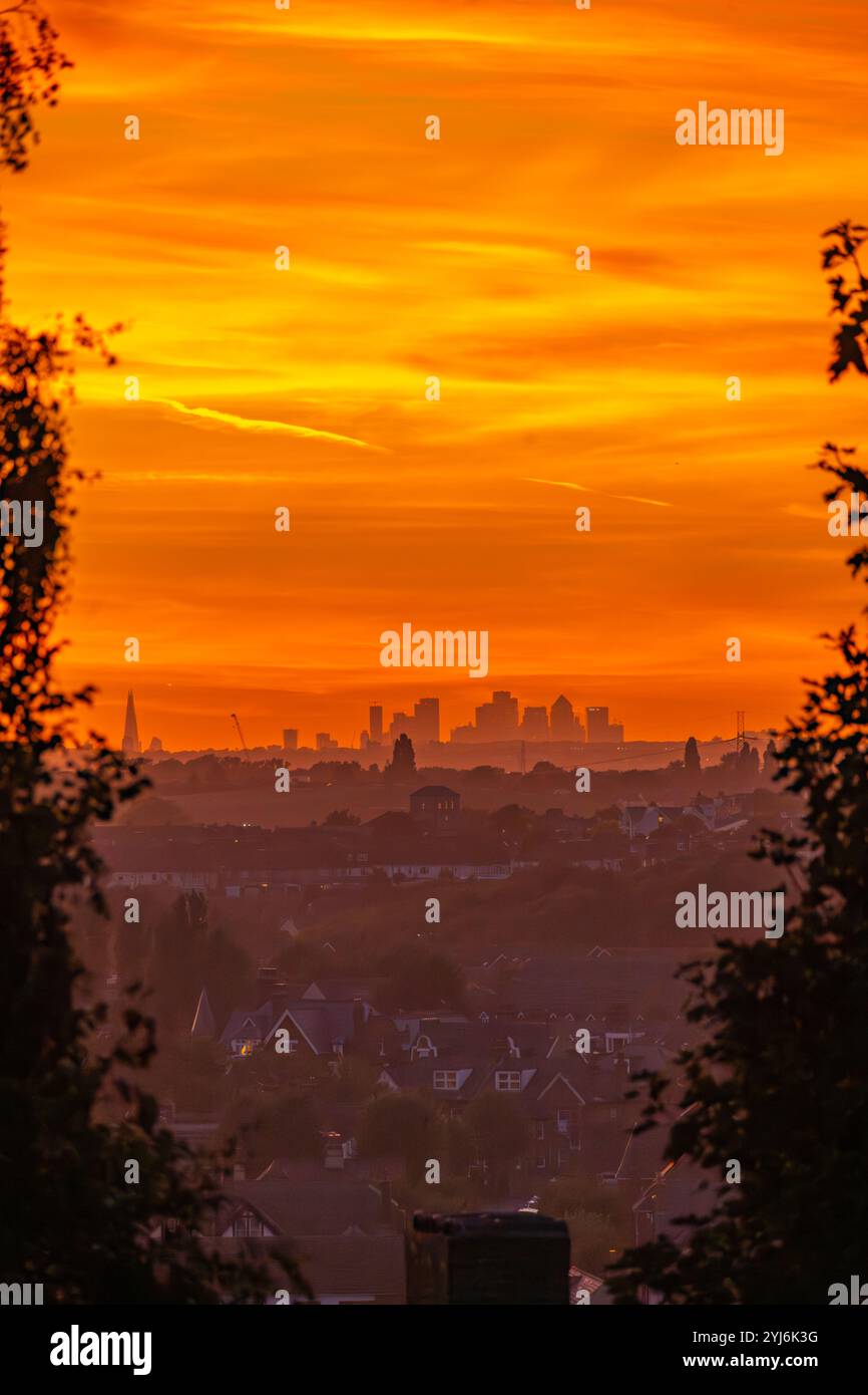 Tramonto sullo skyline di Londra da Windmill Hill Gravesend Kent Foto Stock
