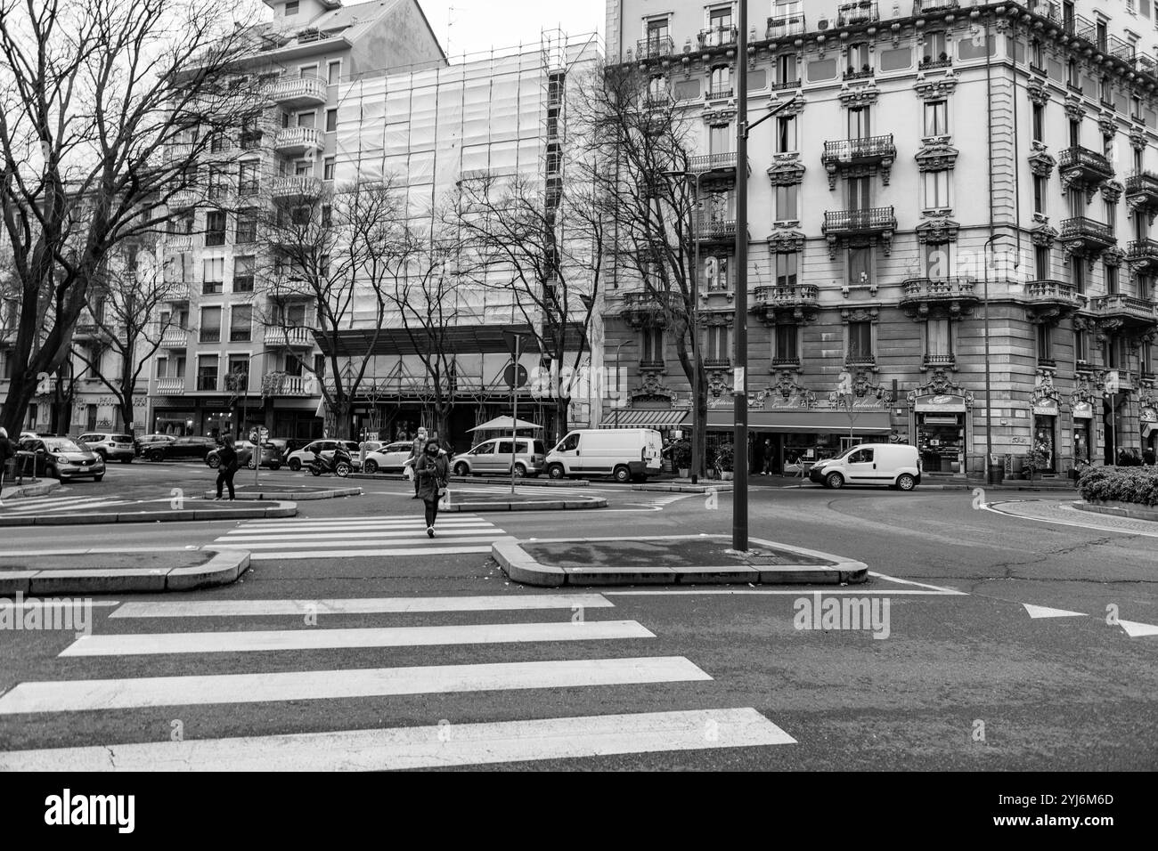 Milano, Italia - marzo 30: Il Quadrilatero della moda o via Montenapoleone è un quartiere dello shopping di alta classe nel centro di Milano. Foto Stock