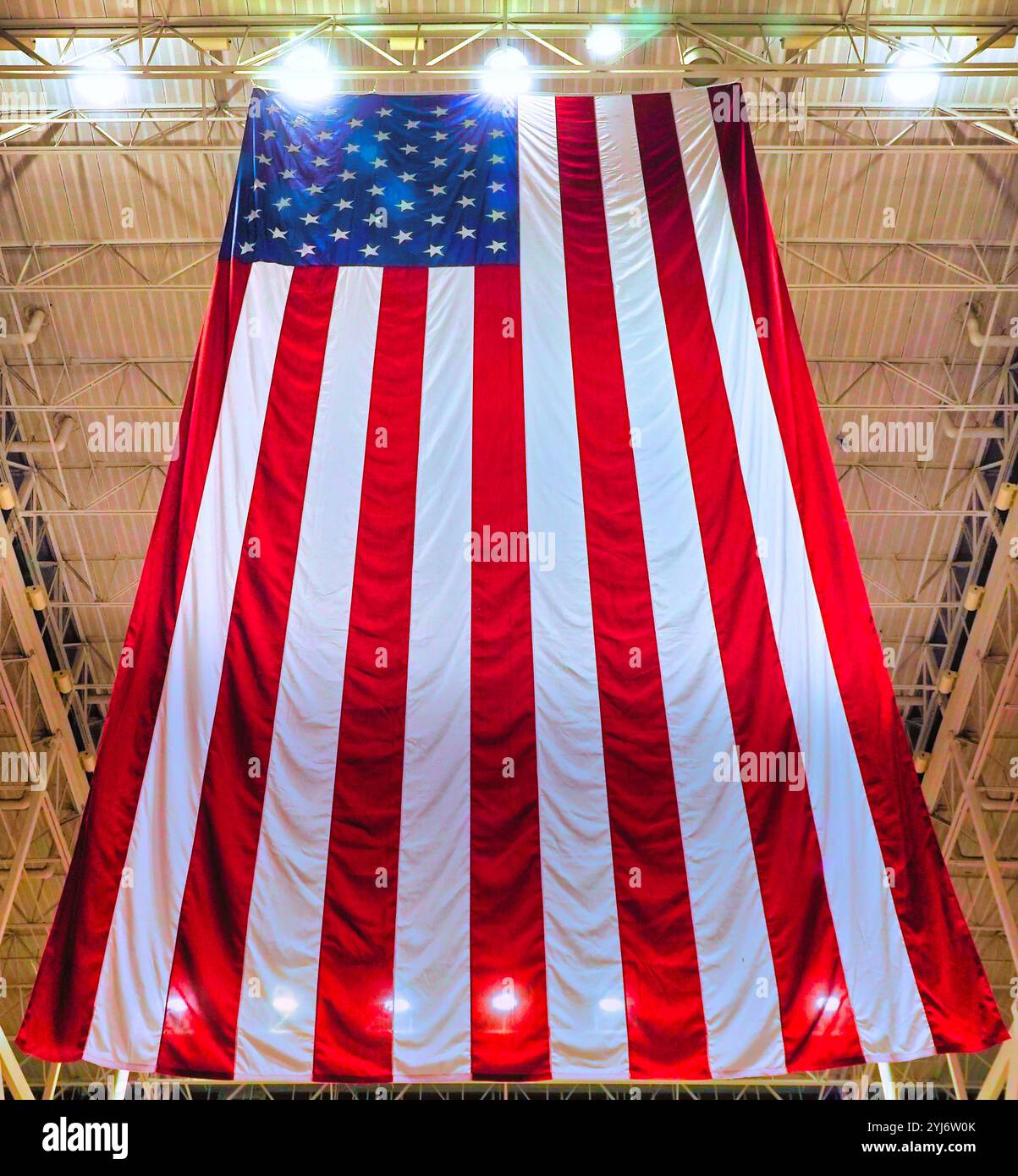 Denver, Colorado, USA 12 novembre 2024 l'atrio centrale nel terminal nazionale dell'Aeroporto Internazionale di Denver Colorado. Foto Stock