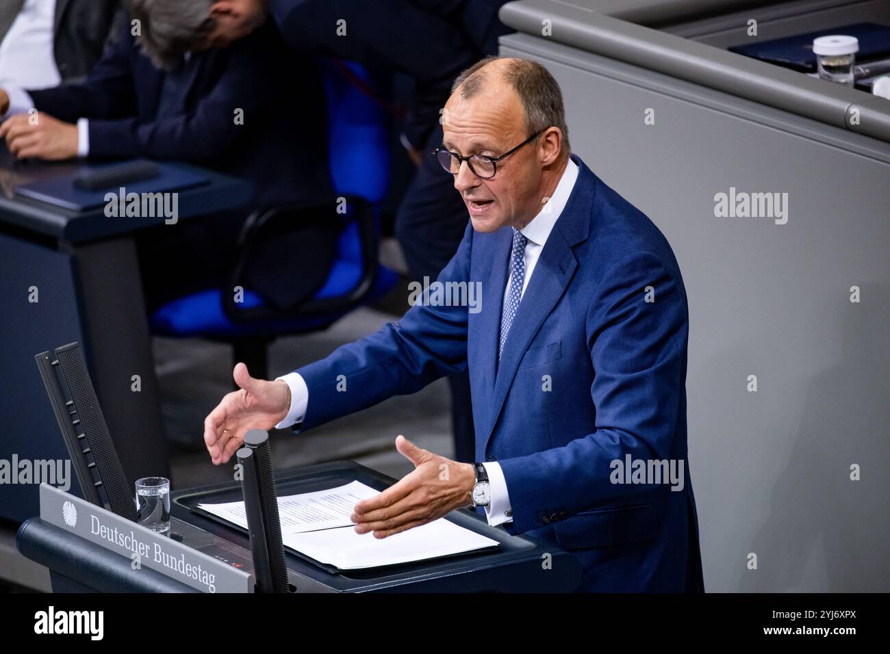 Berlino, Germania. 13 novembre 2024. Friedrich Merz, leader del partito dell'Unione Cristiana Democratica (CDU), tiene un discorso durante una sessione plenaria presso la camera bassa del Bundestag del Parlamento a Berlino, in Germania, il 13 novembre 2024. (Foto di Emmanuele Contini/NurPhoto) credito: NurPhoto SRL/Alamy Live News Foto Stock