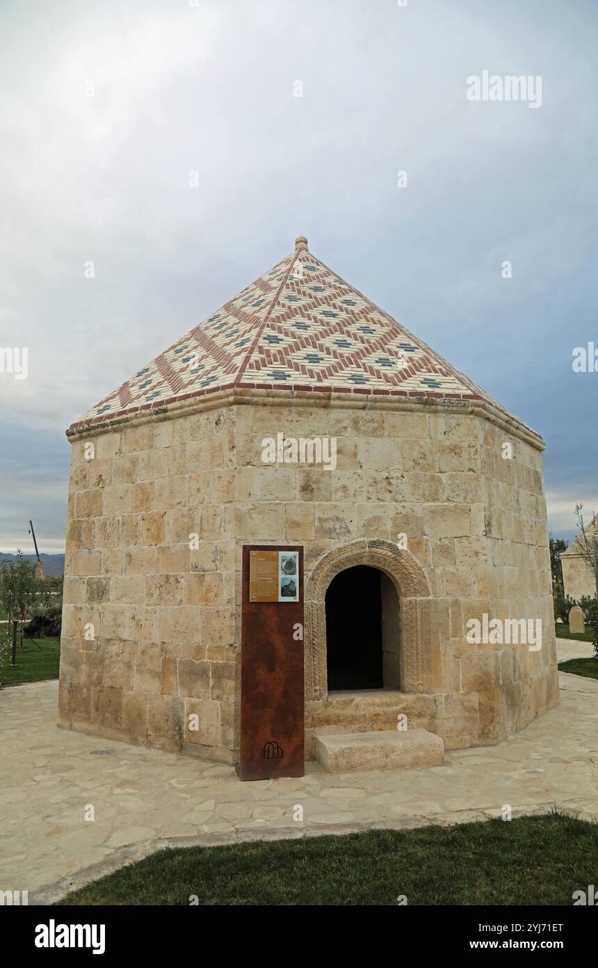 Mausoleo restaurato al complesso Imarat dopo il grande ritorno Foto Stock