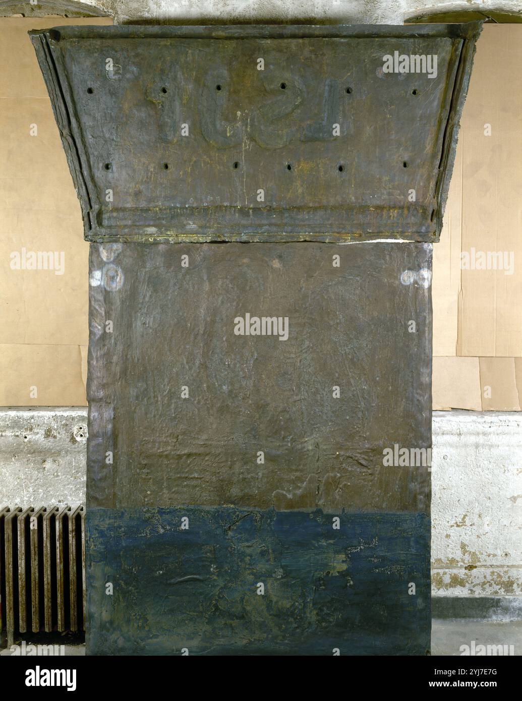 EPITAPT - PANNELLO V - 1989 - BRONCE - 305X220X59 CM. AUTORE: JULIAN SCHNABEL. Foto Stock