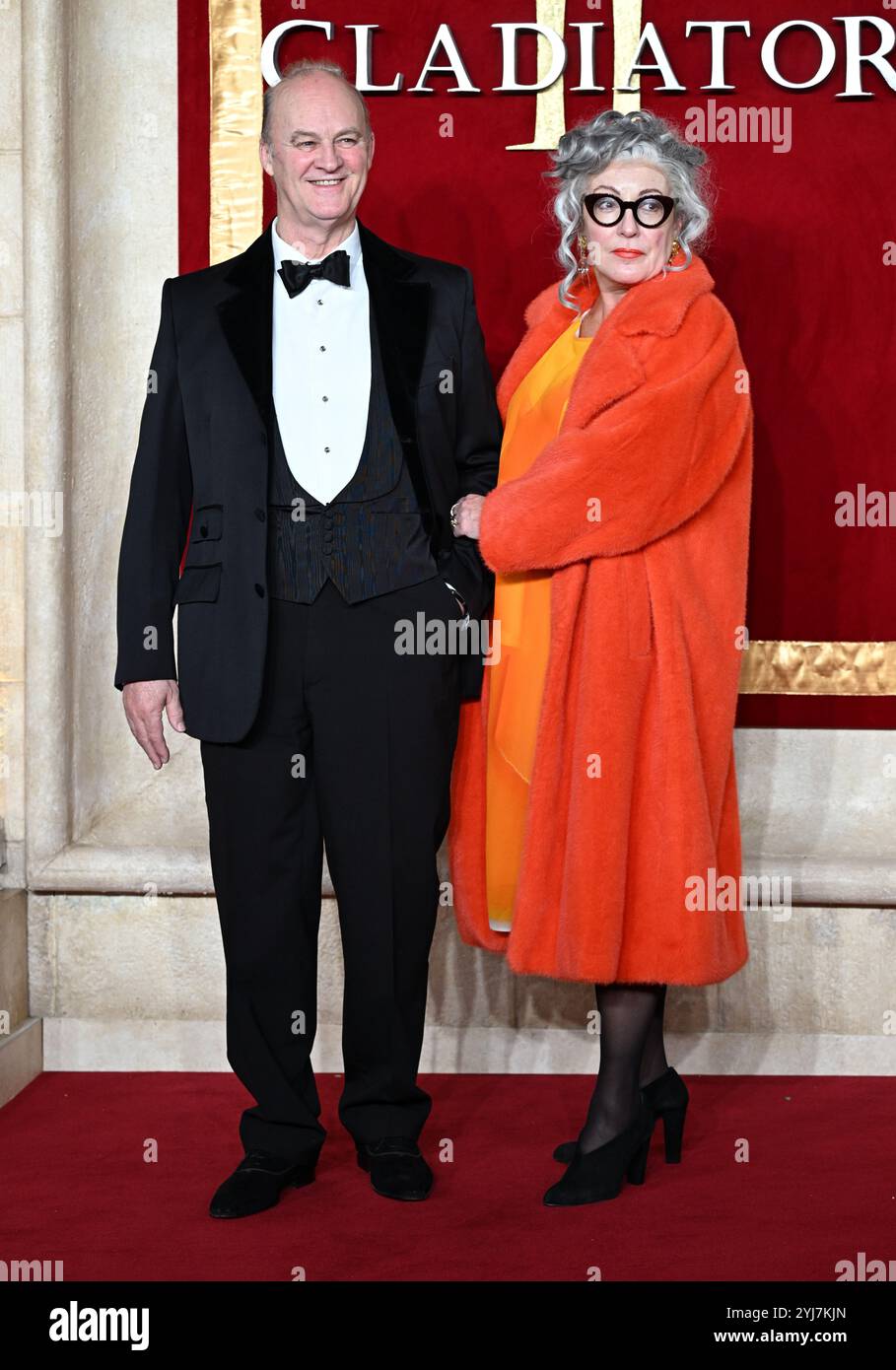 Londra, Regno Unito. 13 novembre 2024. Tim McInnerny e Annie Gosney arrivano alla prima mondiale di Gladiator II, Odeon Luxe, Leicester Square. Crediti: Doug Peters/EMPICS/Alamy Live News Foto Stock