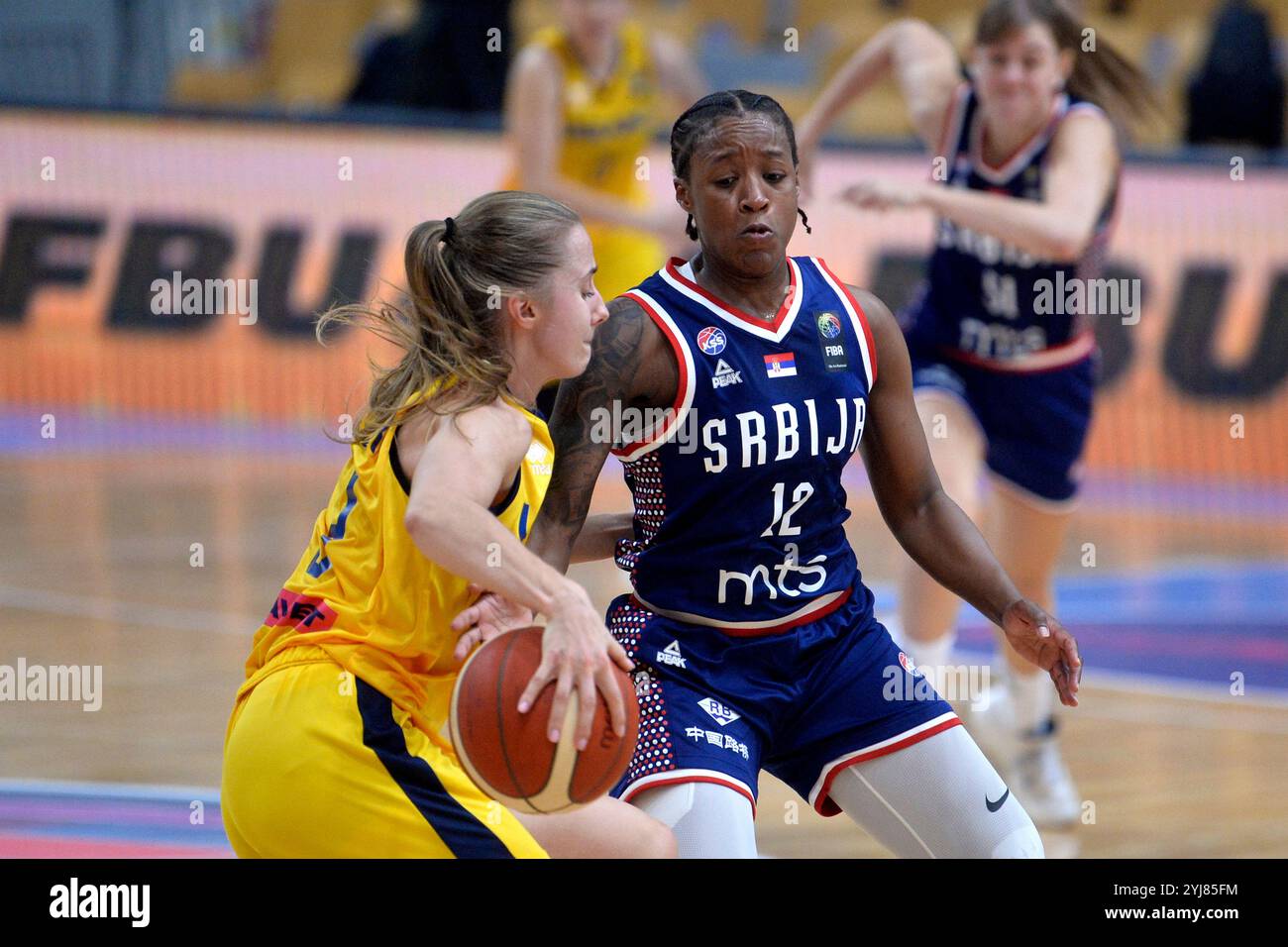 Kiev, Ucraina. 10 novembre 2024. Kiev, Ucraina 10 novembre 2024 Daria Dubniuk (3 UKR) e Yvonne Anderson (12 SRB)durante le qualificazioni FIBA Womens Eurobasket 2025-Ukraine-Serbia-Rimi Olympic Centre a riga, Lettonia (KUBANOV PAVLO UKR/SPP) crediti: SPP Sport Press Photo. /Alamy Live News Foto Stock