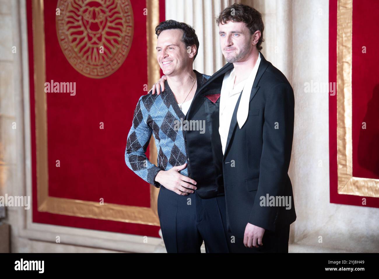 Londra, Regno Unito. 13 novembre 2024. Nella foto: (L-R) - Andrew Scott e Paul Mescal partecipano alla Royal Film Performance "Gladiator II" e alla Global Premiere all'Odeon Luxe, Leicester Square. Credito: Justin ng/Alamy Live News Foto Stock