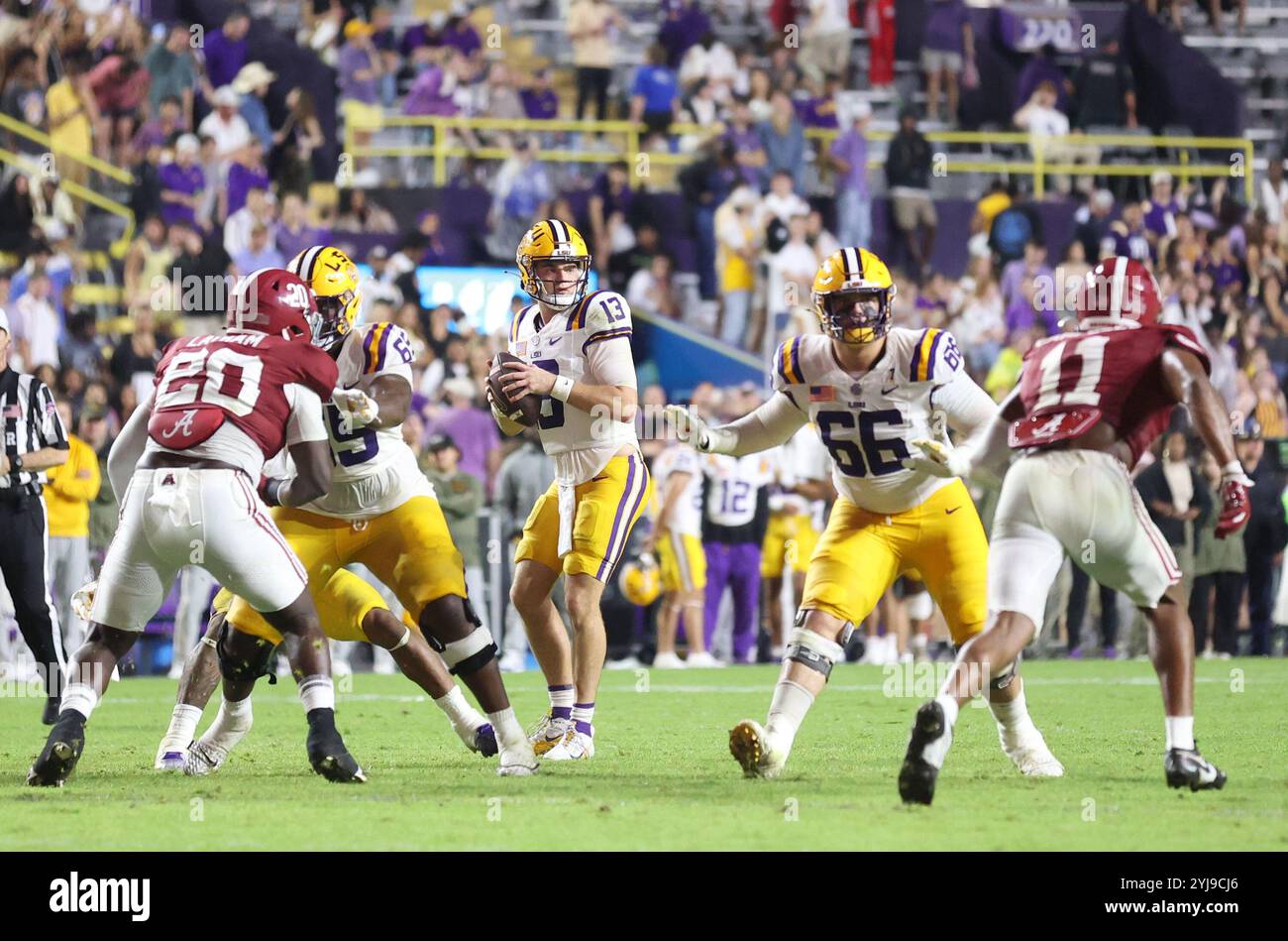 Baton Rouge, Stati Uniti. 9 novembre 2024. Il quarterback dei LSU Tigers Garrett Nussmeier (13) retrocede per passare mentre l'offensive lineman dei LSU Tigers Paul Mubenga (65) e l'offensive tackle Will Campbell (66) si preparano a bloccare l'Alabama Crimson Tide defensive lineman Jah-Marien Latham (20) e il linebacker Jihaad Campbell (11) durante una partita di football della Southeastern Conference al Tiger Stadium sabato 9 novembre 2024 a Baton Rouge, Louisiana. (Foto di Peter G. Forest/Sipa USA) credito: SIPA USA/Alamy Live News Foto Stock