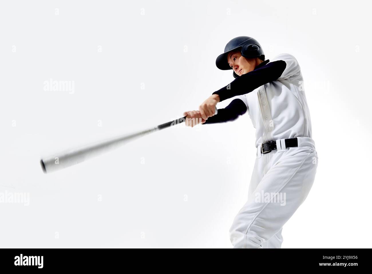 Uomo con mazza oscillante uniforme da baseball Foto Stock