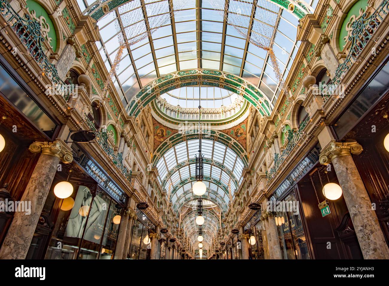 County Arcade , Lees, West Yorkshire, Regno Unito, novembre 2024. Foto Stock