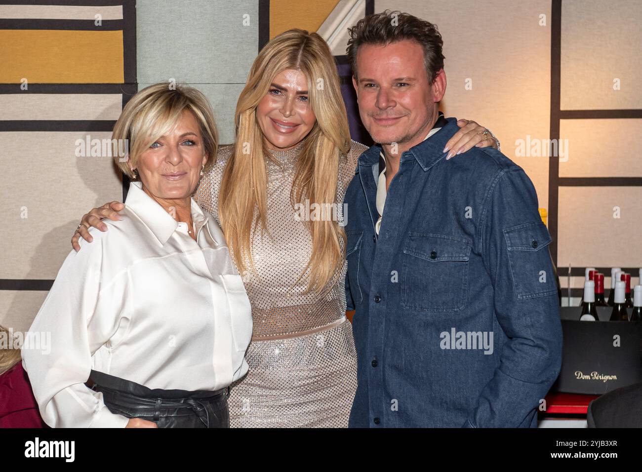 NLD, Amsterdam, 12-11-2024: Estelle Cruijff con Caroline Tensen e Leco van Zadelhoff durante il suo lancio del libro Cleaning with Estelle a Bisous ad Amsterdam. ANP / Hollandse Hoogte / Patrick Harderwijk netherlands Out - belgium Out Foto Stock