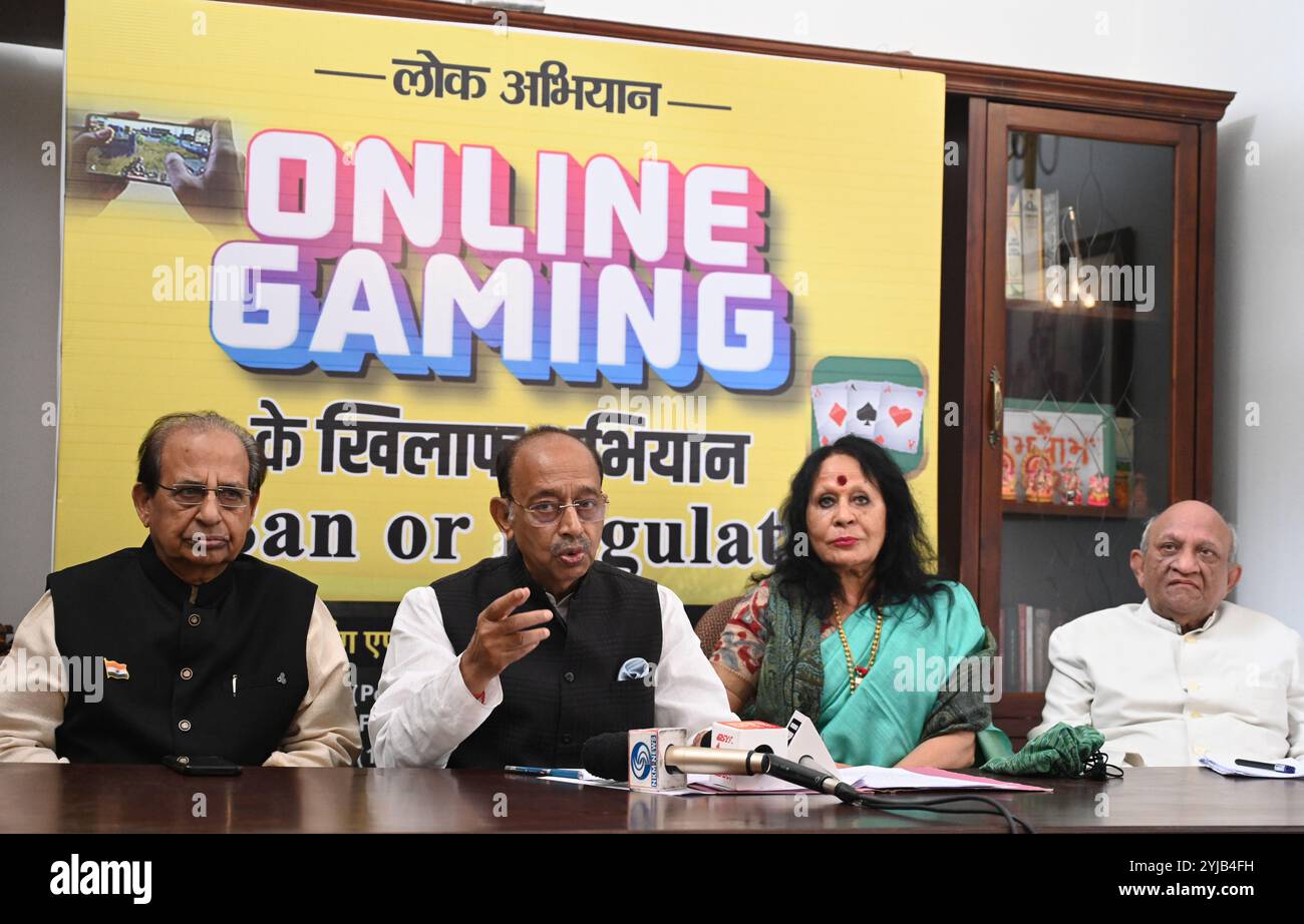 Nuova Delhi, India. 13 novembre 2024. NUOVA DELHI, INDIA - 13 NOVEMBRE: (L-R) i leader del BJP Jagdish Mukhi e Vijay Goel insieme al ballerino classico Sonal Man Singh ed Ex Secy. LOK Sabha GC Malhotra in conferenza stampa contro la minaccia del gioco d'azzardo online al Bengali Market il 13 novembre 2024 a nuova Delhi, India. (Foto di Sonu Mehta/Hindustan Times/Sipa USA) credito: SIPA USA/Alamy Live News Foto Stock