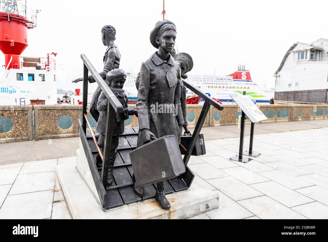 Il memoriale Safe Haven commemora l'arrivo dei bambini del Kindertransport, per lo più ebrei, nel porto di Harwich durante l'era nazista del 1938/39 Foto Stock