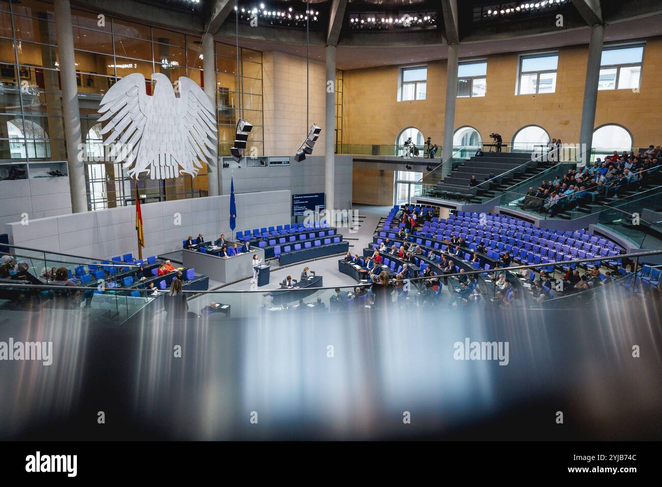 Berlino, Germania. 14 novembre 2024. Annalena Baerbock, Ministro federale degli esteri, tiene un discorso alla Conferenza mondiale sul clima COP29 al Bundestag tedesco di Berlino, il 14 novembre 2024. Credito: dpa/Alamy Live News Foto Stock