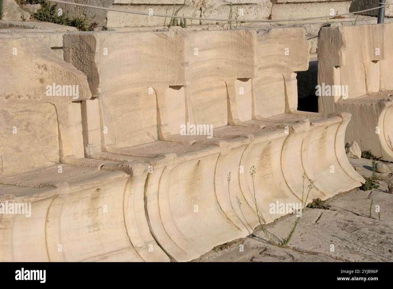 Teatro di Dioniso. Teatro greco antico. Versante sud dell'Acropoli. Resti del periodo romano. Atene. Grecia. Foto Stock