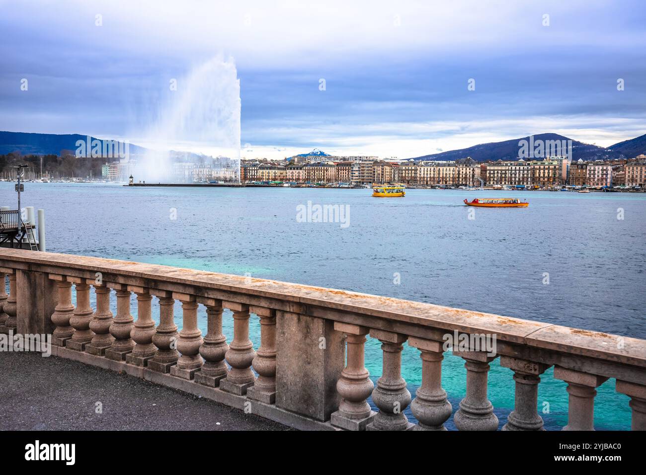 Vista panoramica sulla città di Ginevra sul lago Leman, la seconda città più grande della Svizzera Foto Stock