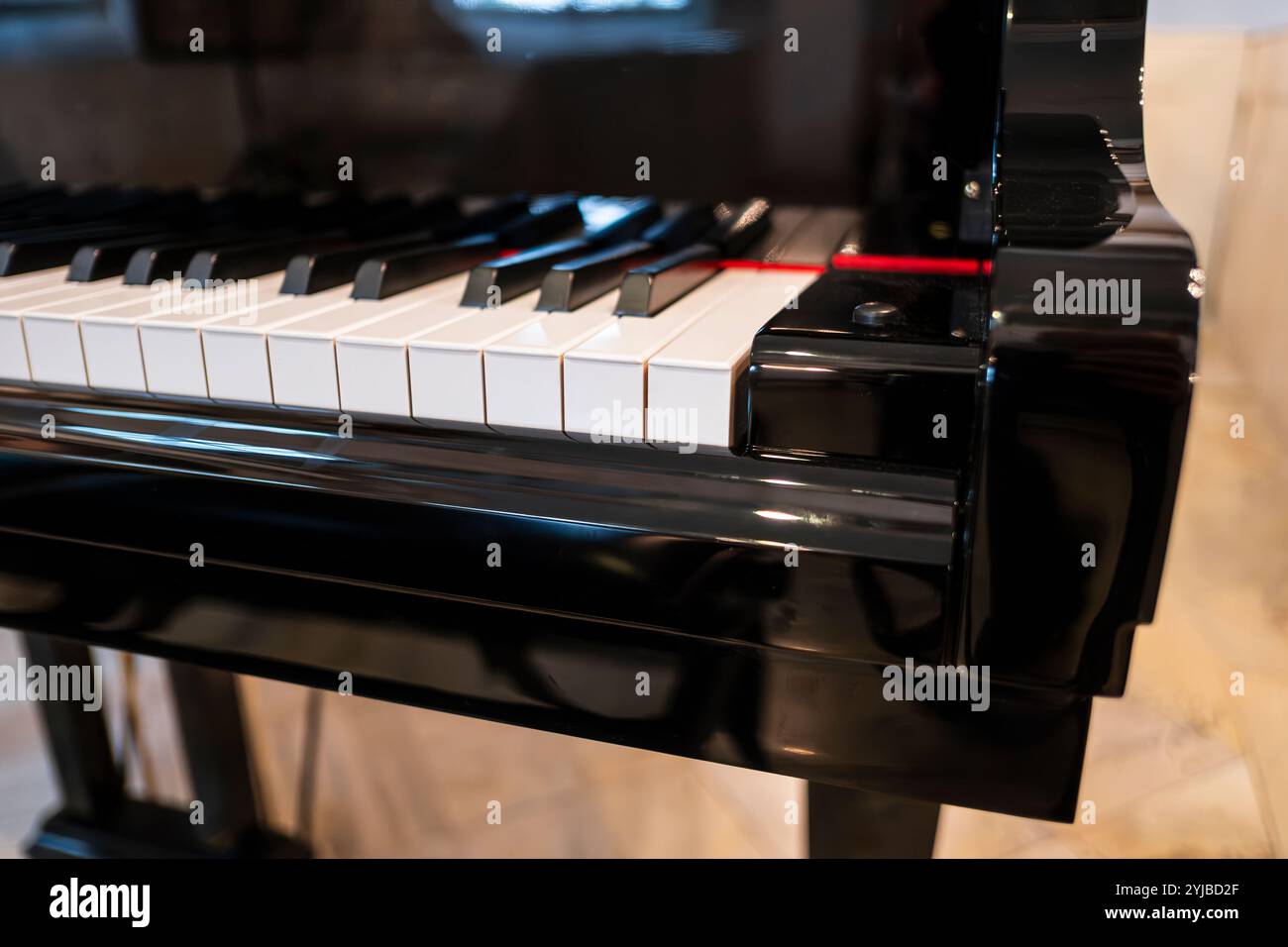 La tastiera di un pianoforte a coda da concerto classico. Foto Stock