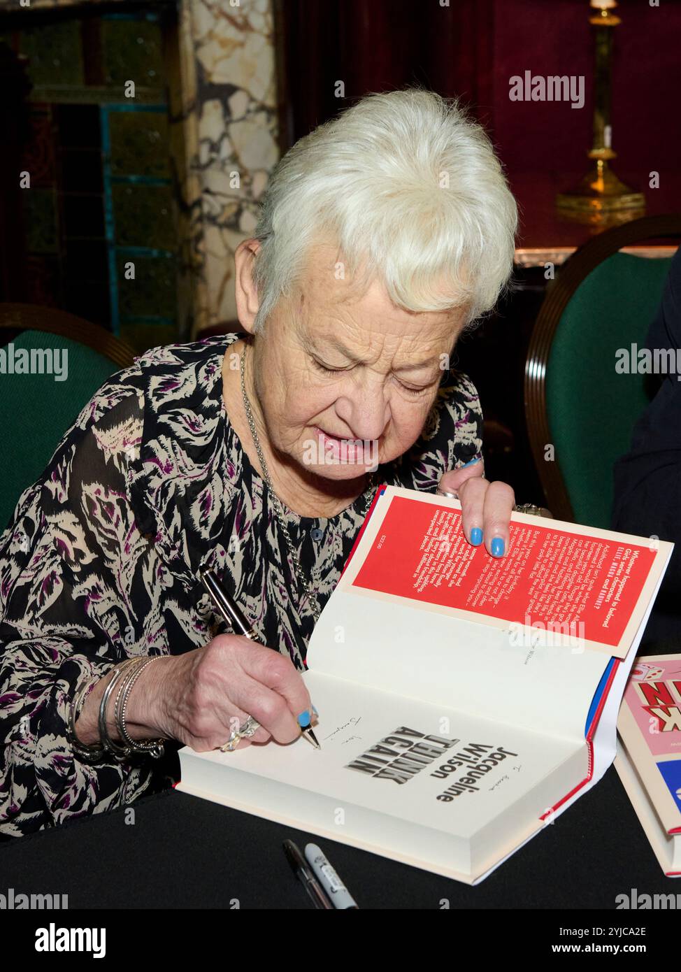 Jacqueline Wilson all'Oldie Literary Lunch 12/11/24 Foto Stock