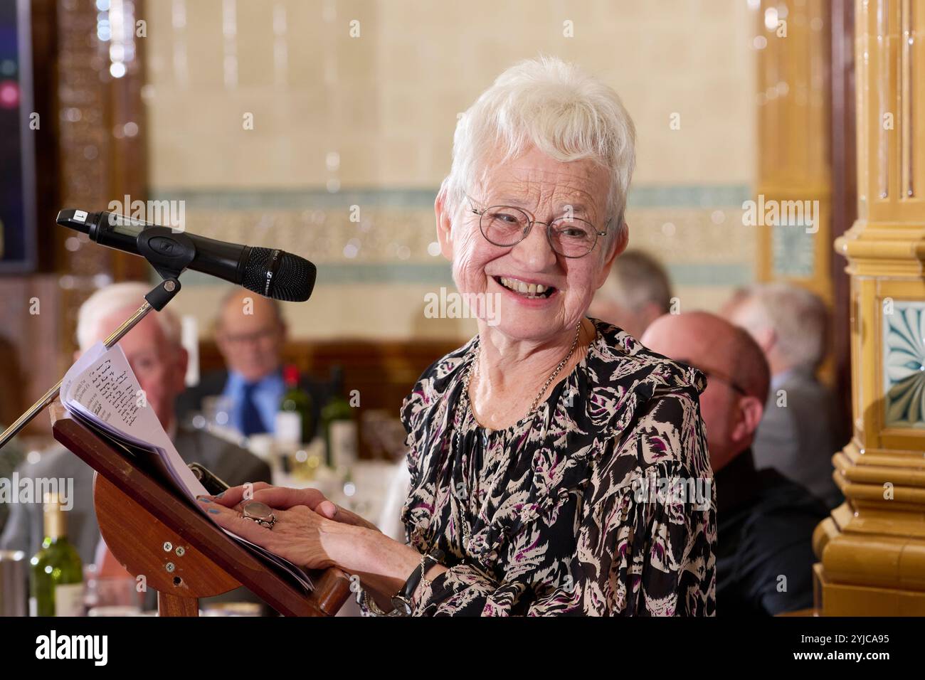 Jacqueline Wilson all'Oldie Literary Lunch 12/11/24 Foto Stock