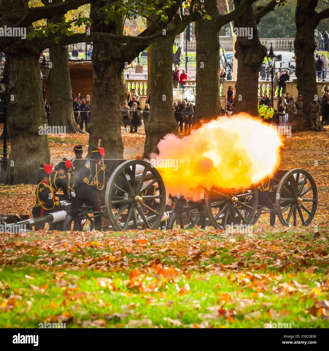 Londra, Regno Unito. 14 novembre 2024. Il King's Troop Royal Horse Artillery sparò una pistola Royal salute del 41 a Green Park per celebrare il 76° compleanno di re Carlo. Crediti: Imageplotter/Alamy Live News Foto Stock