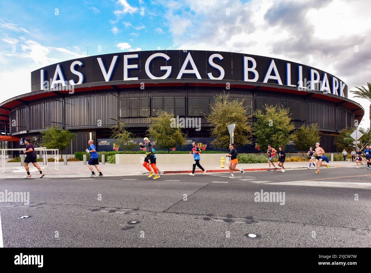 Marathon Runners di fronte al Las Vegas Ball Park, Summerlin. Foto Stock