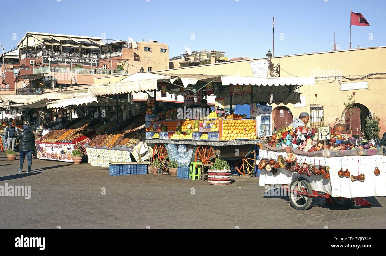 Piazza Jemaa el-Fna al mattino presto Foto Stock