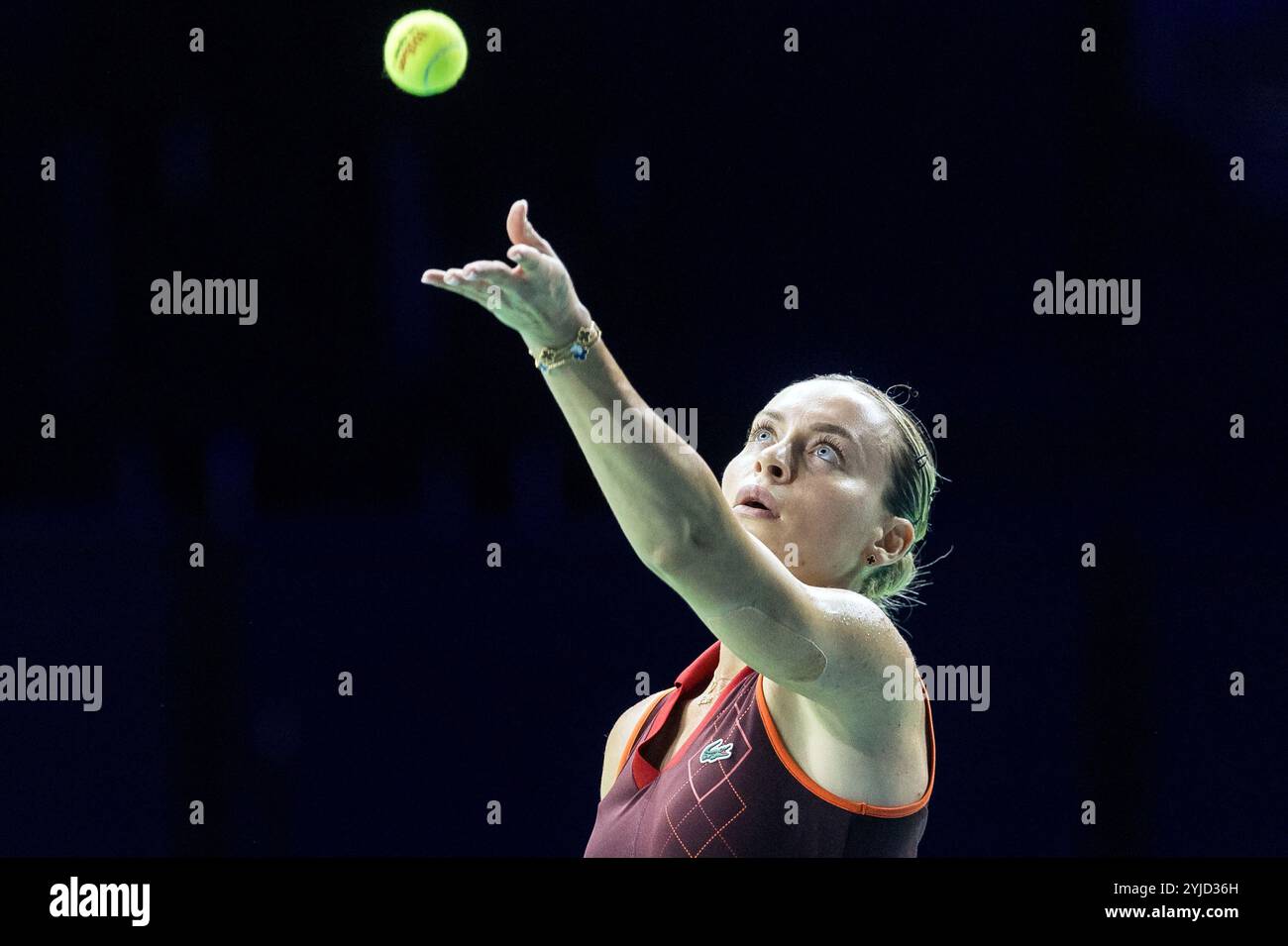 14 novembre 2024; Palacio de Deportes Jose Maria Martin Carpena Arena, Malaga, Spagna; Billie Jean King Cup Finals, giorno 2; Ana Bogdan (ROU) Foto Stock