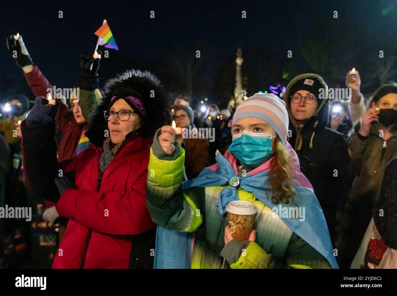 24 febbraio 2024. Boston, Massachusetts. Oltre 200 persone si sono riunite per una veglia a lume di candela per NEX Benedict, uno studente non binario delle superiori dell'Oklahoma che è morto Foto Stock