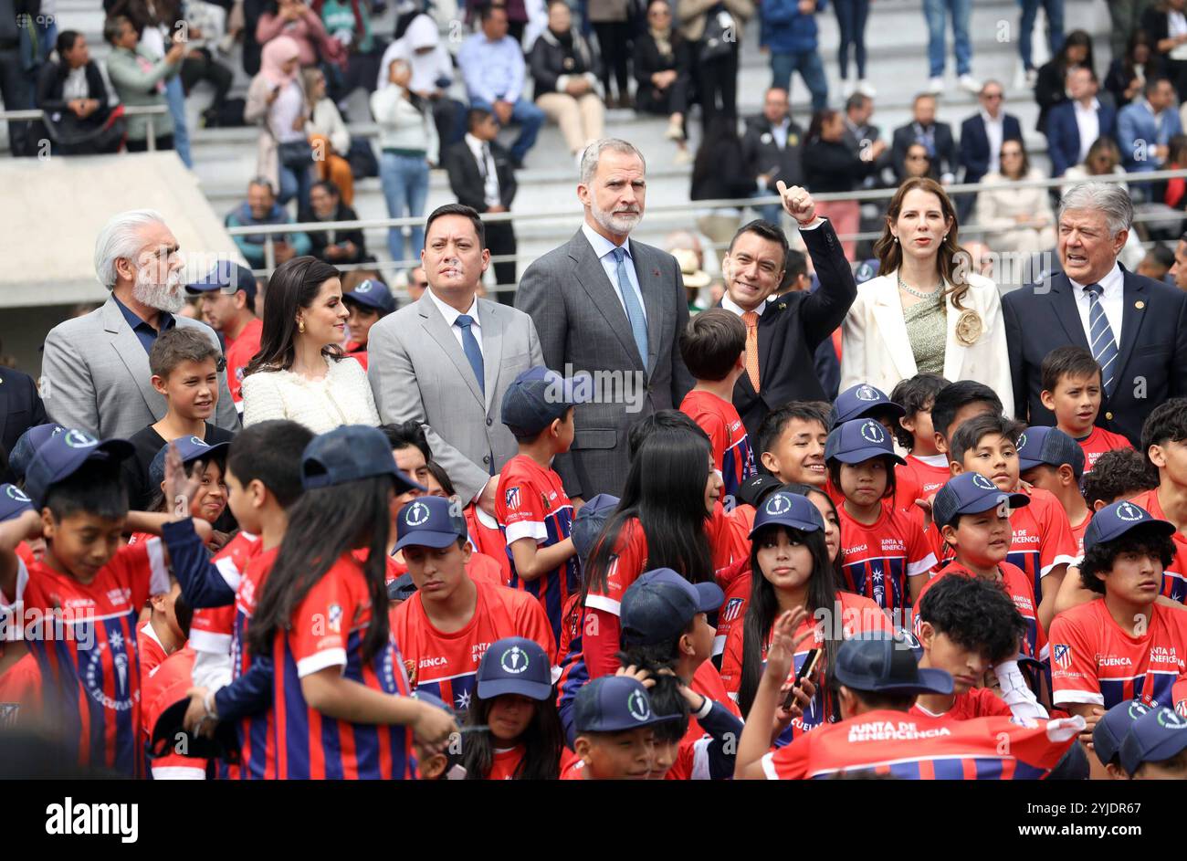 CUENCA XXIX IBEROAMERICAN SUMMIT, SCUOLA DI CALCIO Cuenca, Ecuador 14 novembre 2024 questa mattina presso il complesso sportivo la Gloria, fuori dalla città di Cuenca, si è svolta a Cuenca l'inaugurazione della JBG Junta de Beneficiencia de Guayaquil, re di Spagna Felipe vi, insieme al sindaco Cristhian Zamora, Juan Javier Cordobez e il presidente di Atletico de Madrid Enrique Cerezo sono stati testimoni di un gran numero di bambini e giovani che saranno nella scuola di calcio foto Boris Romoleroux API SOI CUENCA XXIXCUMBREIBEROAMERICANA ESCUELAFUTBOL 9318a856cf9b3bb435efbe4cbad40 Foto Stock