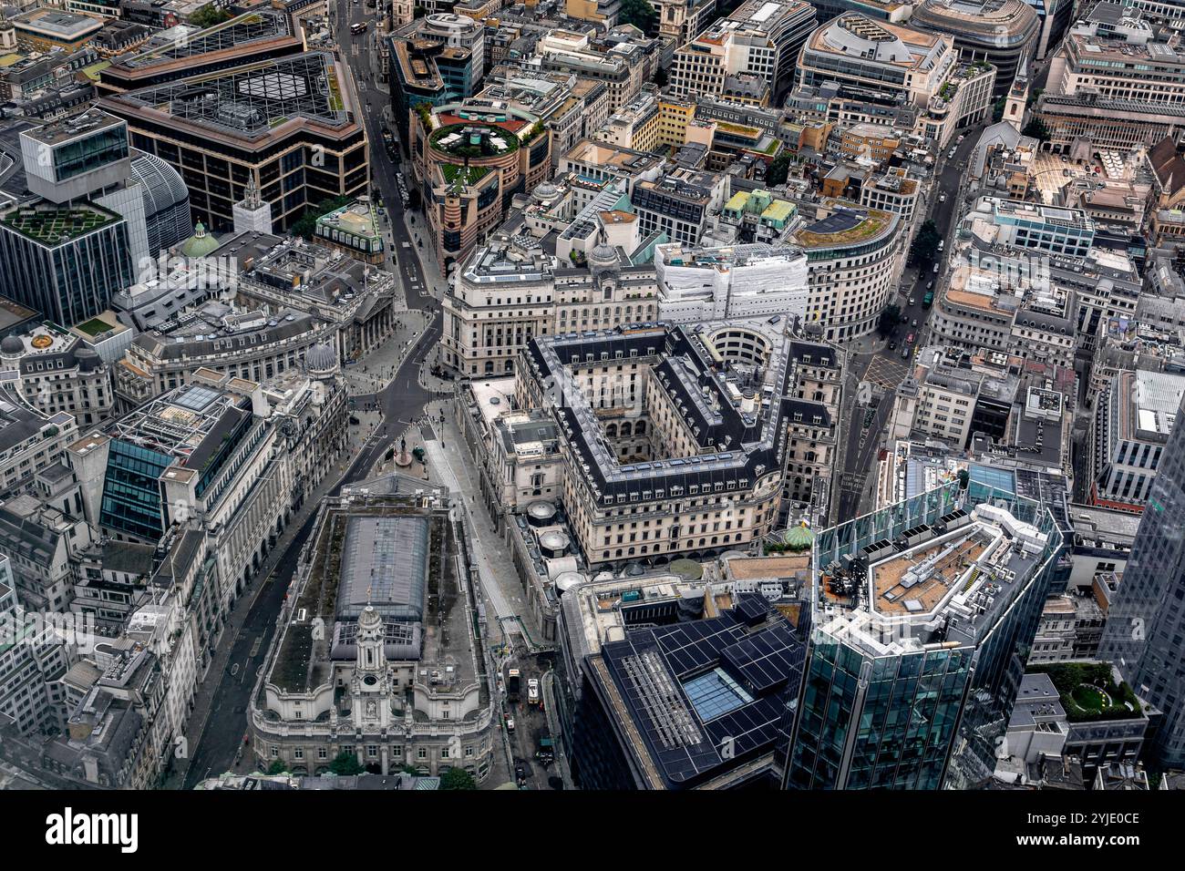 Veduta aerea della Bank of England che mostra il cortile interno e Bank Junction davanti all'edificio, City of London, London, UK Foto Stock