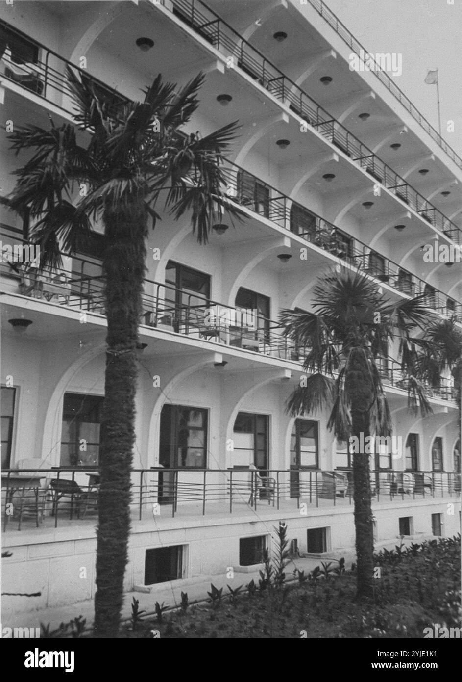 Veduta del sanatorio per i dipendenti del Commissariato del popolo per gli affari militari, Sochi. Museo: Museo scientifico statale A. Shchusev Research Museum of Architecture, Mosca. Autore: Hannes Meyer. Copyright: Questa opera non è di dominio pubblico. È responsabilità dell'utente ottenere tutte le autorizzazioni di terze parti necessarie dal gestore del copyright nel proprio paese prima della pubblicazione. Foto Stock